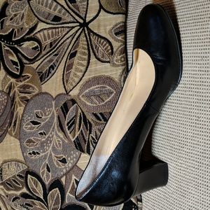 COLE HAAN black pumps. Size 9.5